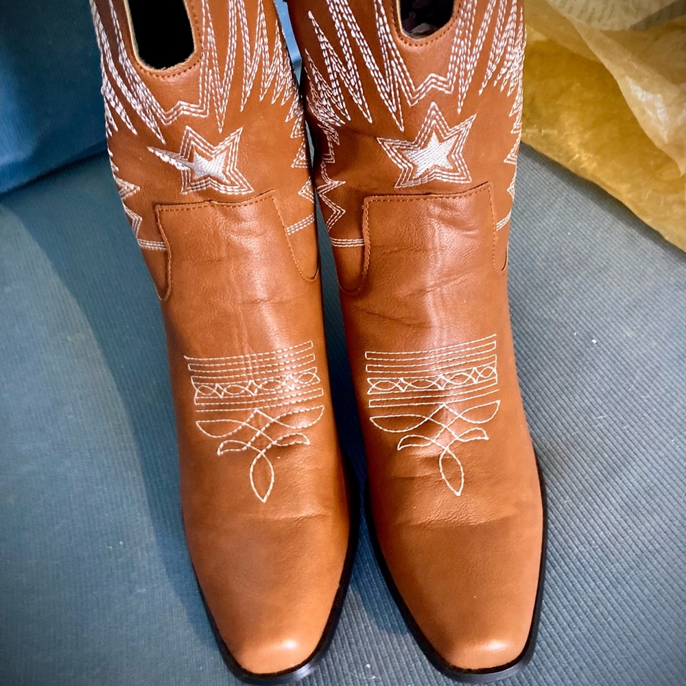 NWOB-New, Western style Boots with 3”heels. White stitched starburst Design.